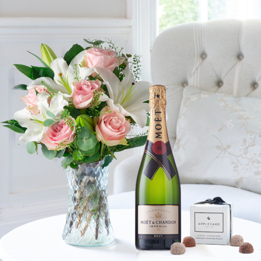 Simply Pink Rose & Lily, Moët & Chandon & 6 Mixed Truffles