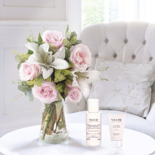 Simply Pink Rose & Lily & NEOM handbalm & Shower Cleanser Gift Set